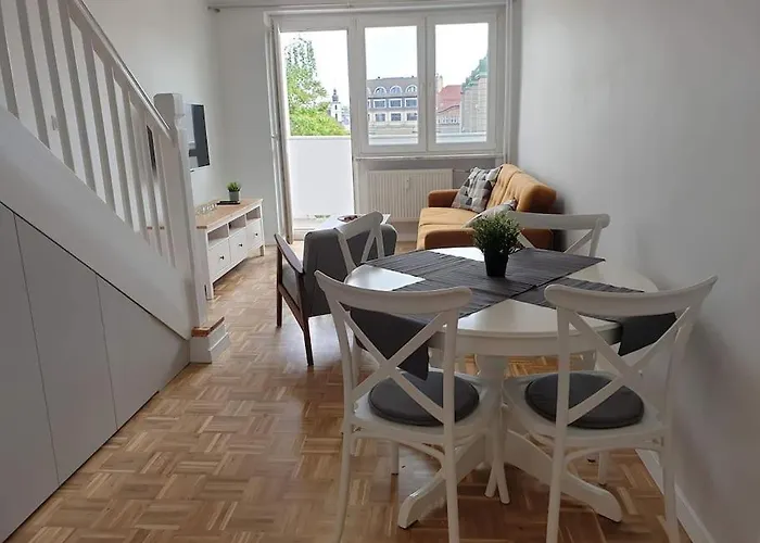 Duplex 250 M From Market Square