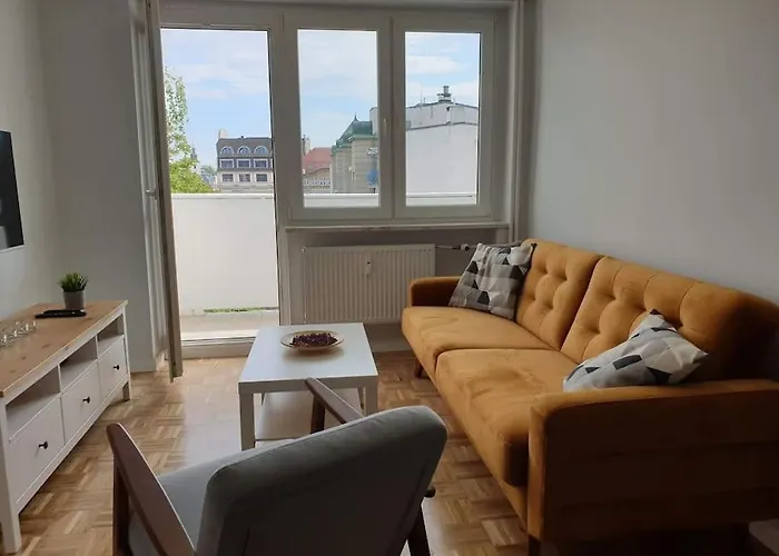Duplex 250 M From Market Square